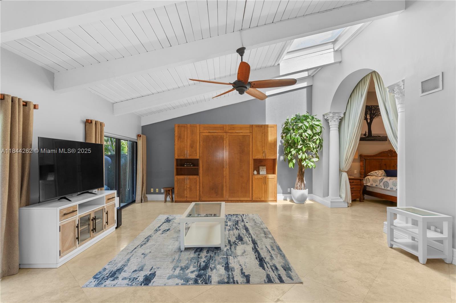 2665 S Parkview Dr Hallandale Beach, FL 33009