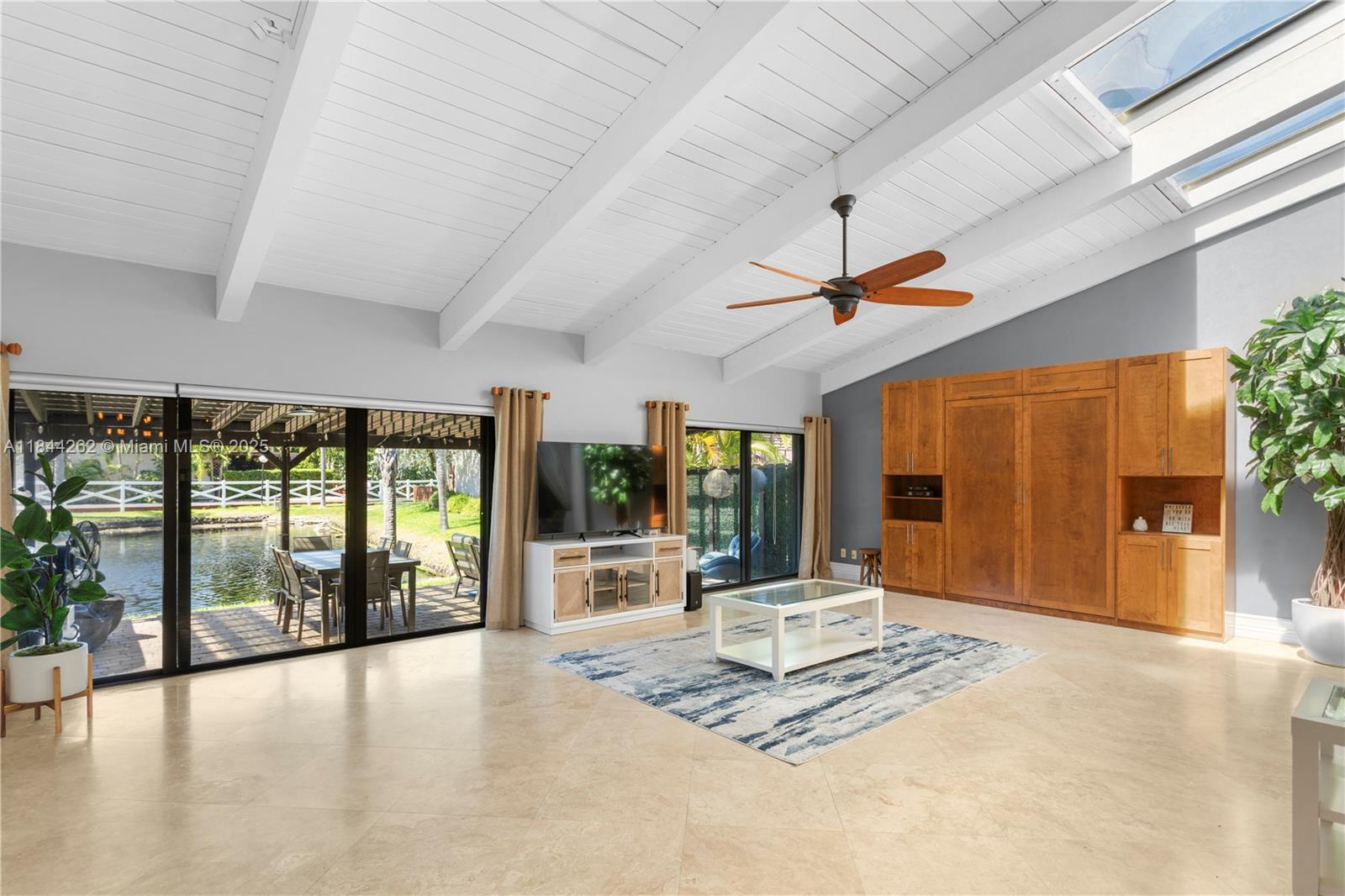 2665 S Parkview Dr Hallandale Beach, FL 33009