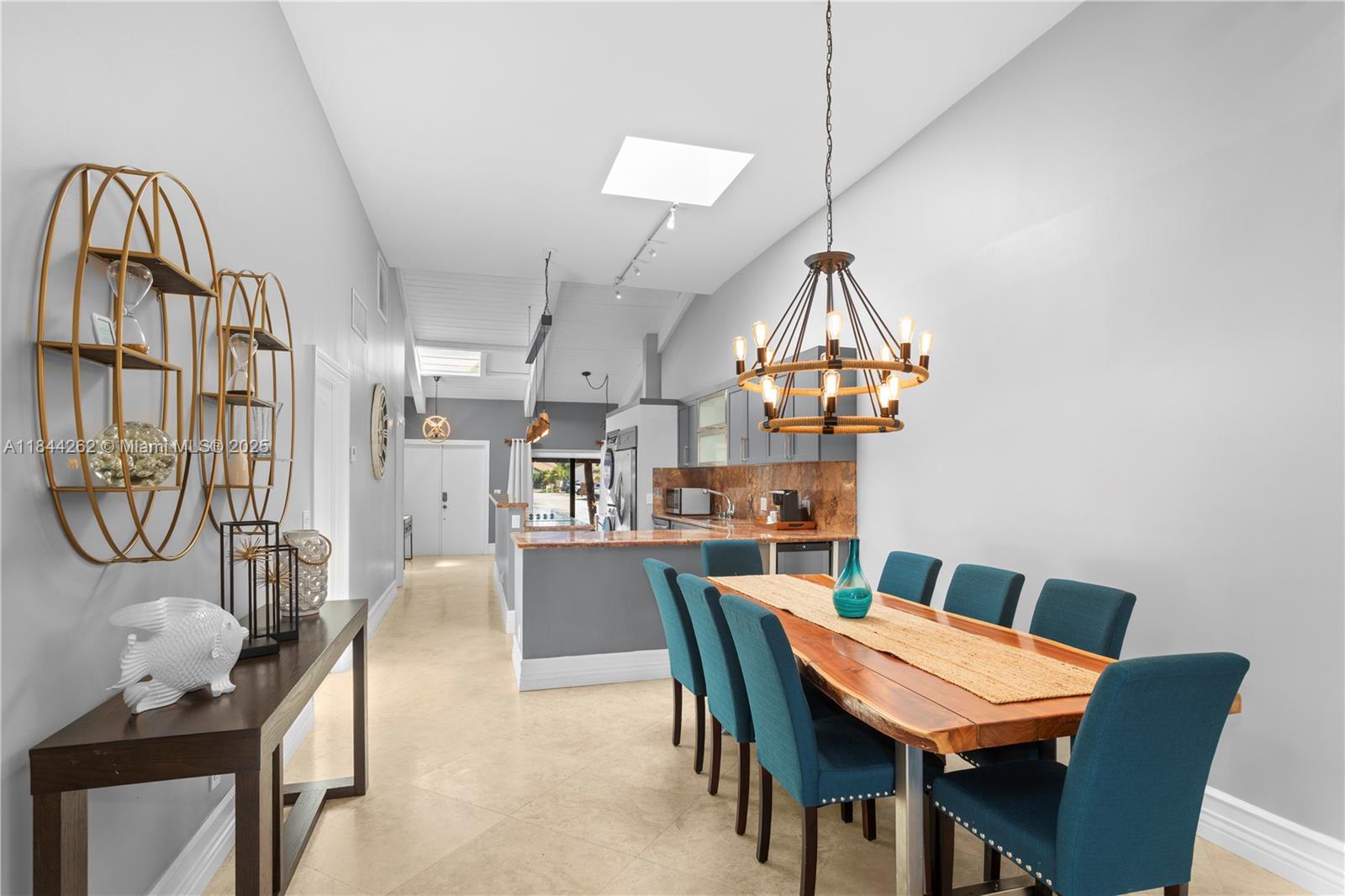 2665 S Parkview Dr Hallandale Beach, FL 33009