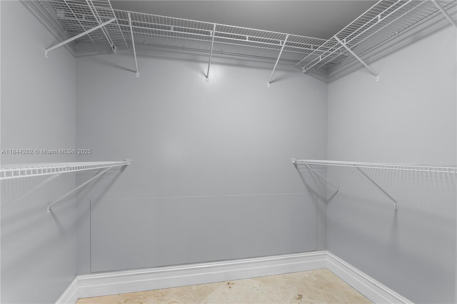 2665 S Parkview Dr Hallandale Beach, FL 33009