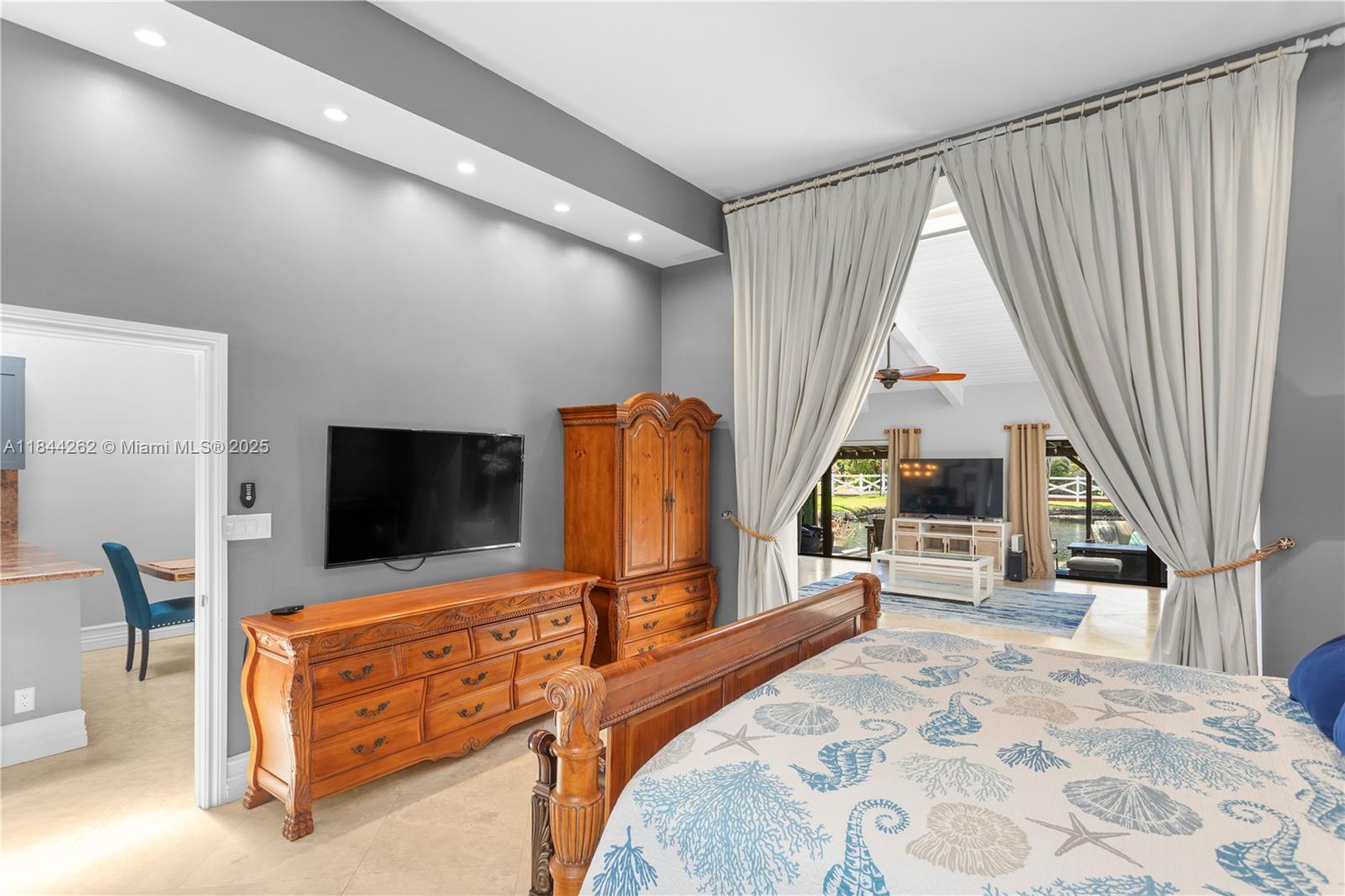 2665 S Parkview Dr Hallandale Beach, FL 33009