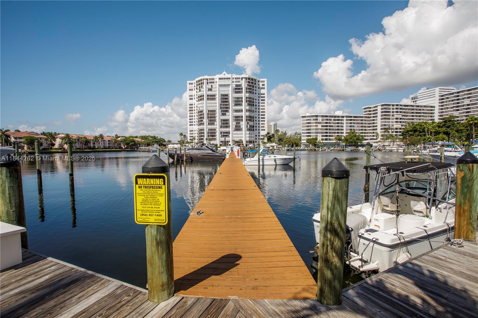 2665 S Parkview Dr Hallandale Beach, FL 33009