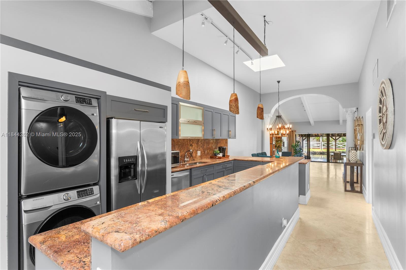 2665 S Parkview Dr Hallandale Beach, FL 33009