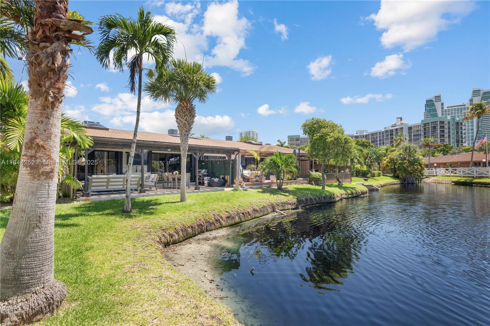 2665 S Parkview Dr Hallandale Beach, FL 33009