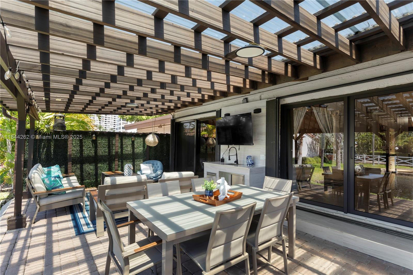 2665 S Parkview Dr Hallandale Beach, FL 33009