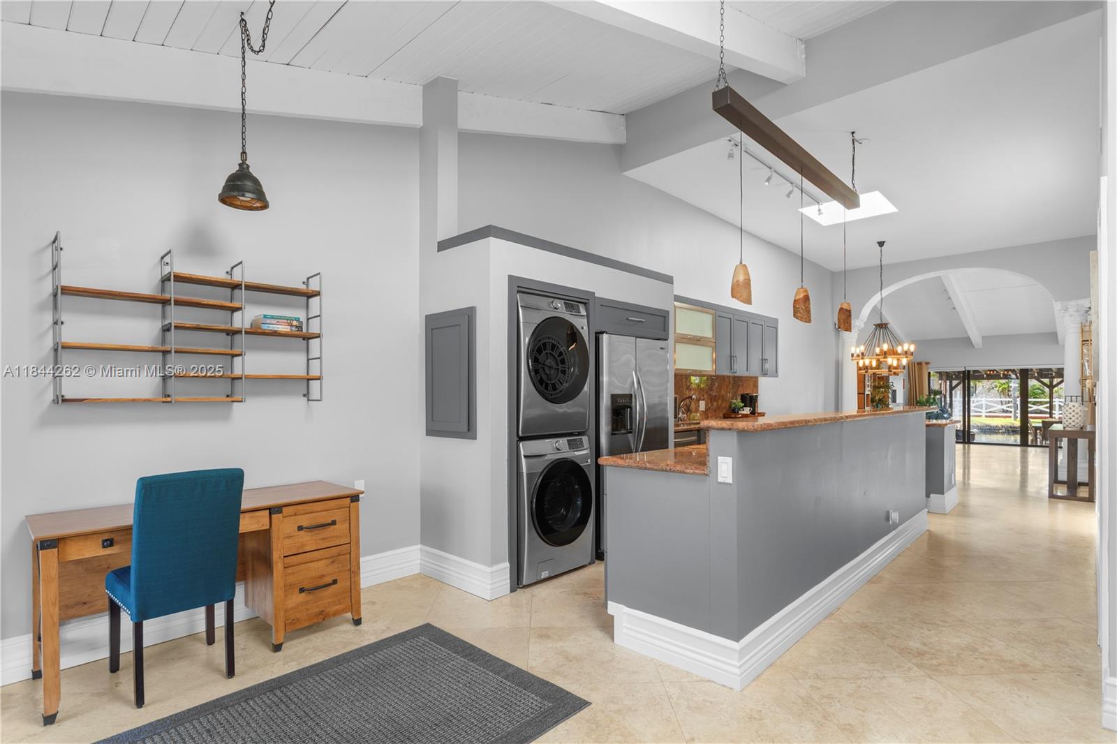 2665 S Parkview Dr Hallandale Beach, FL 33009