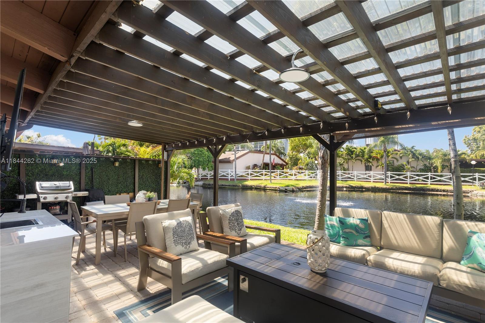 2665 S Parkview Dr Hallandale Beach, FL 33009