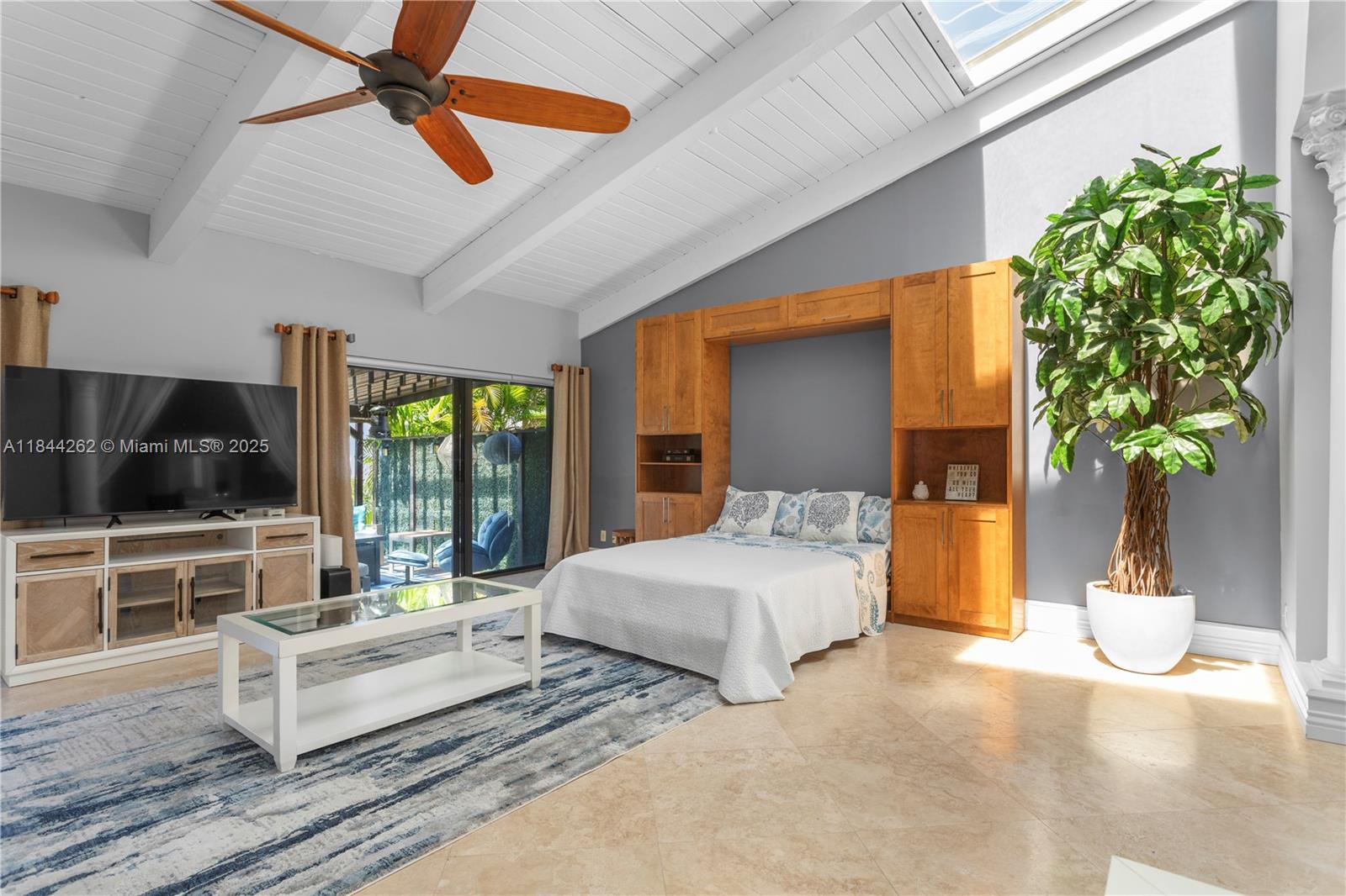 2665 S Parkview Dr Hallandale Beach, FL 33009