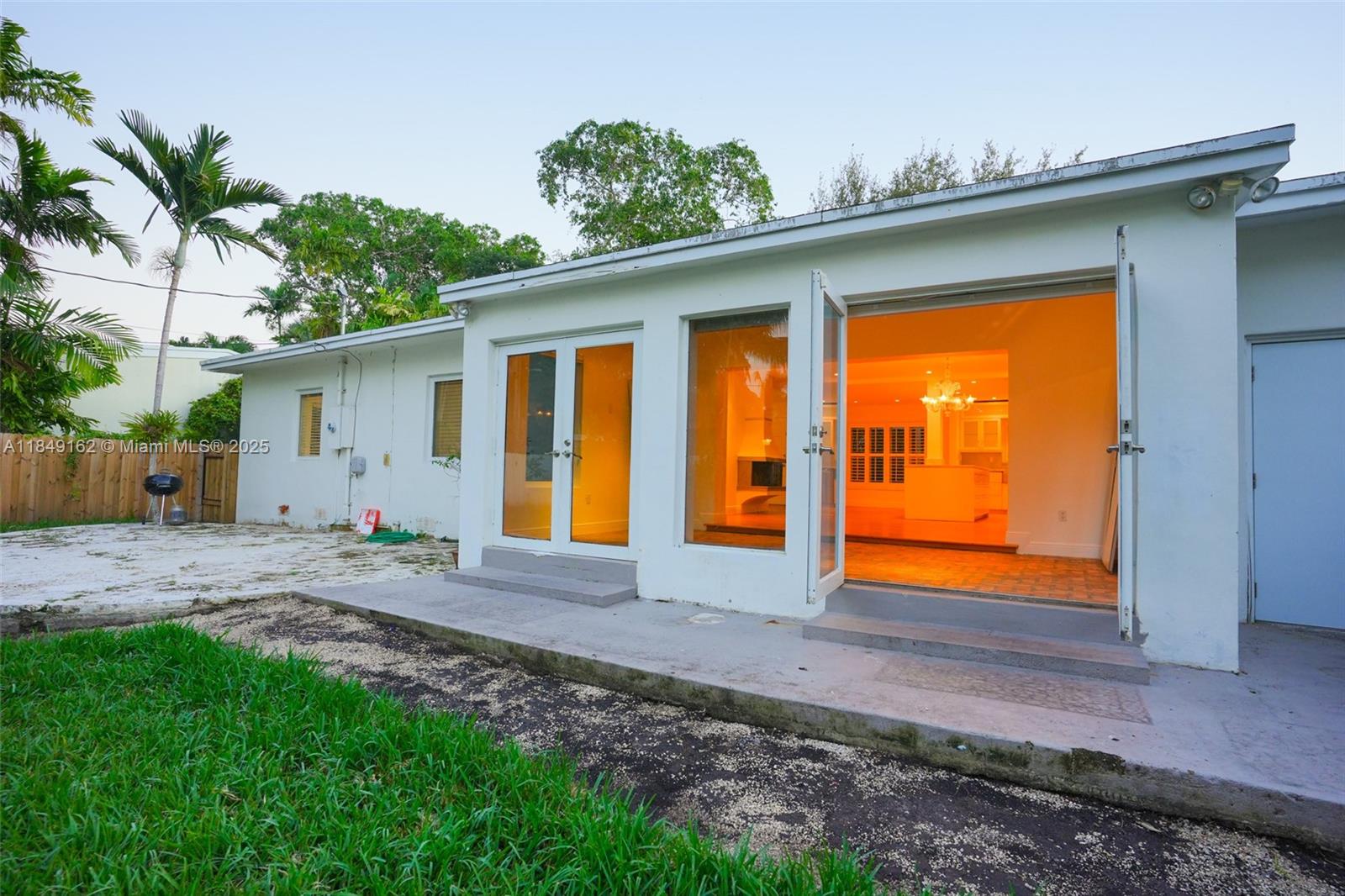 355 Redwood Ln Key Biscayne, FL 33149