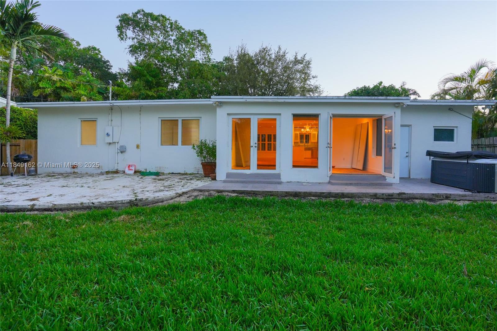 355 Redwood Ln Key Biscayne, FL 33149