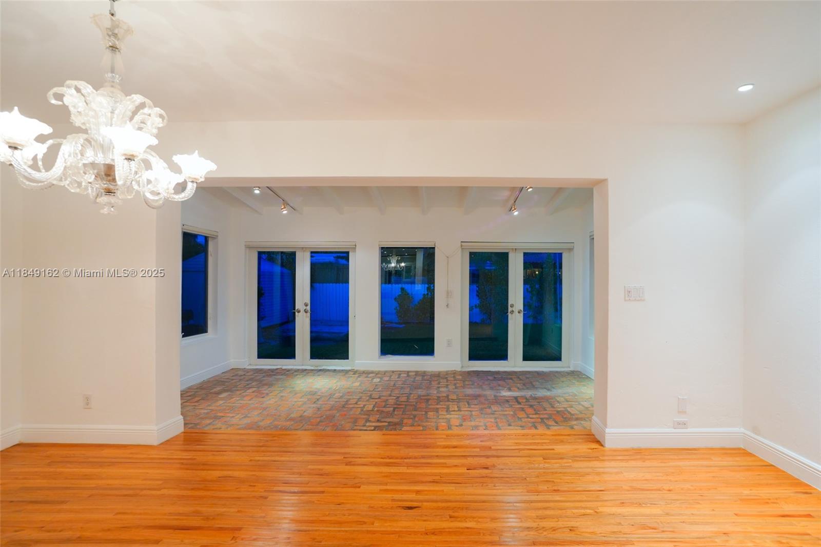 355 Redwood Ln Key Biscayne, FL 33149