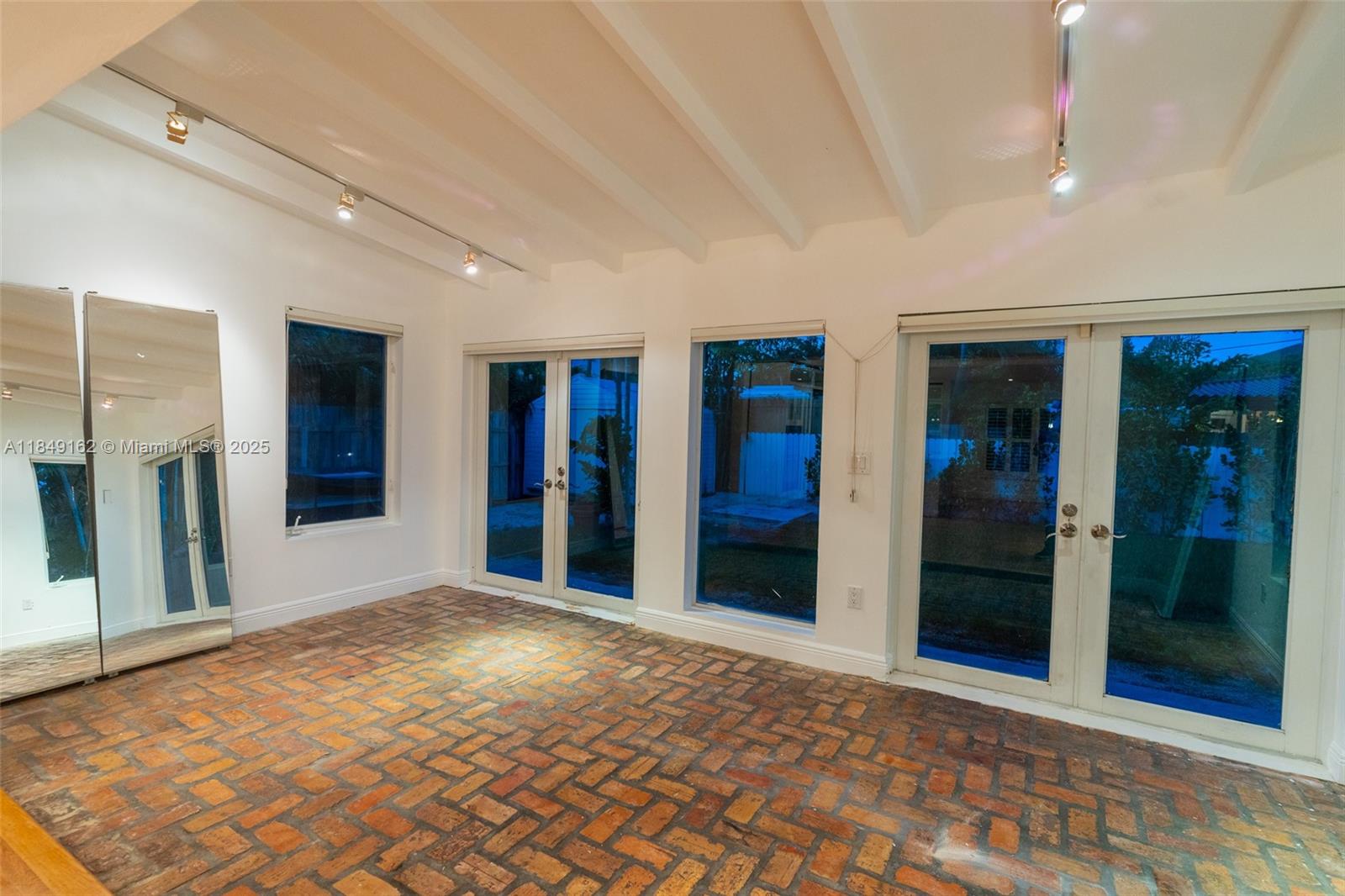 355 Redwood Ln Key Biscayne, FL 33149