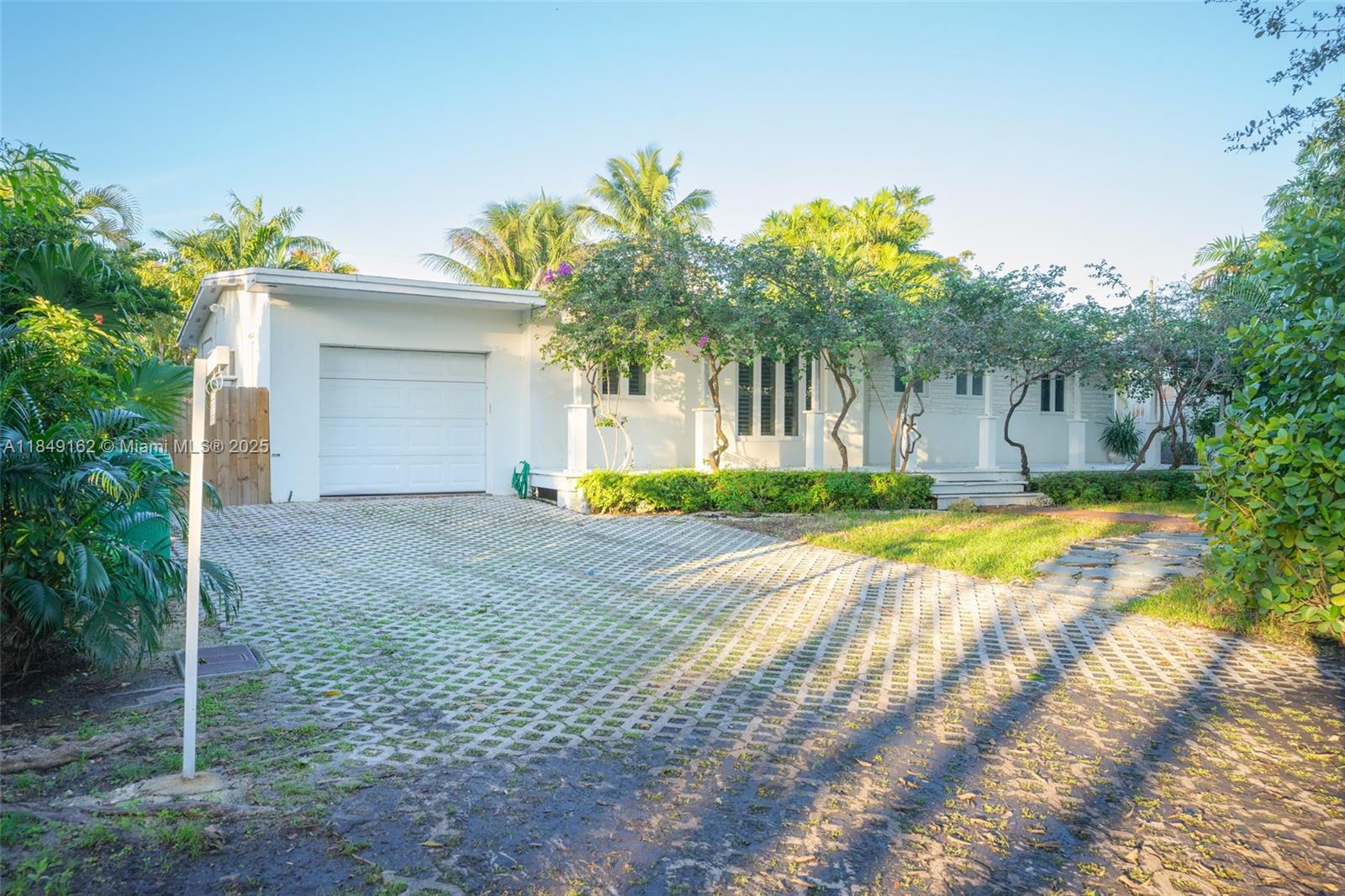 355 Redwood Ln Key Biscayne, FL 33149
