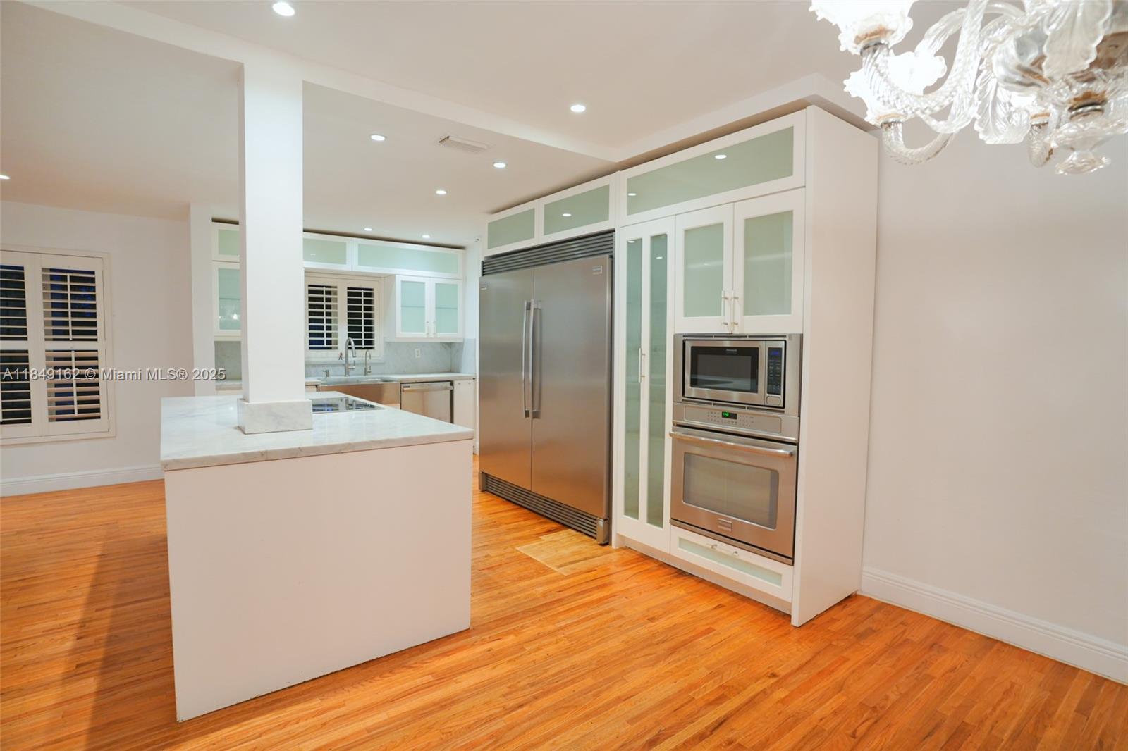 355 Redwood Ln Key Biscayne, FL 33149