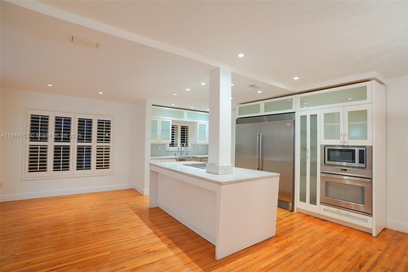 355 Redwood Ln Key Biscayne, FL 33149