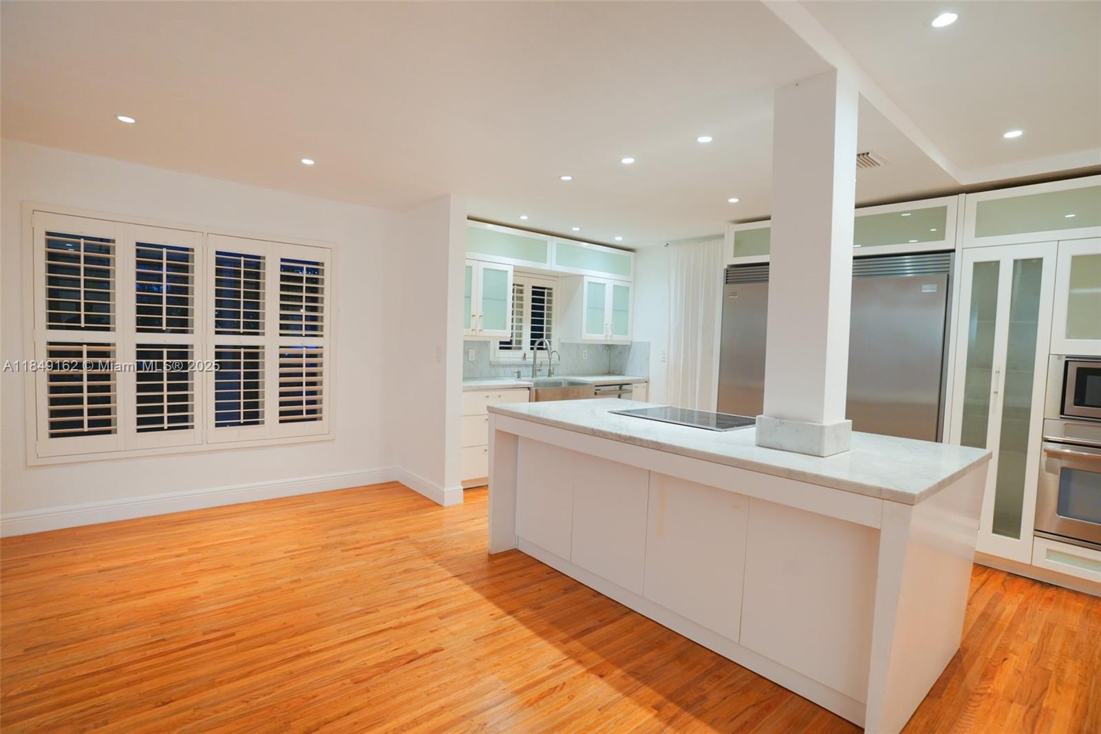 355 Redwood Ln Key Biscayne, FL 33149