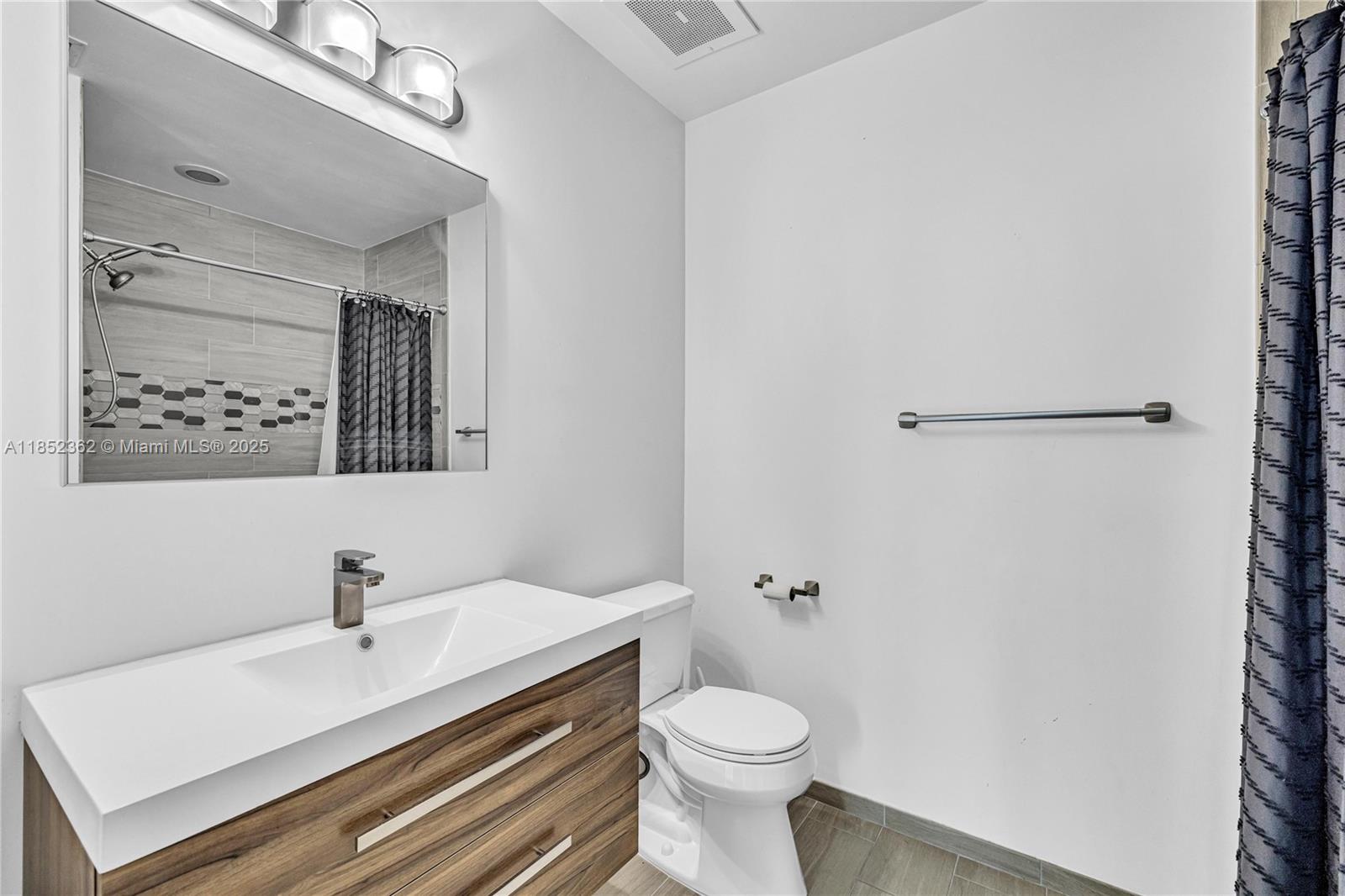 image Uptown Lofts Condo18