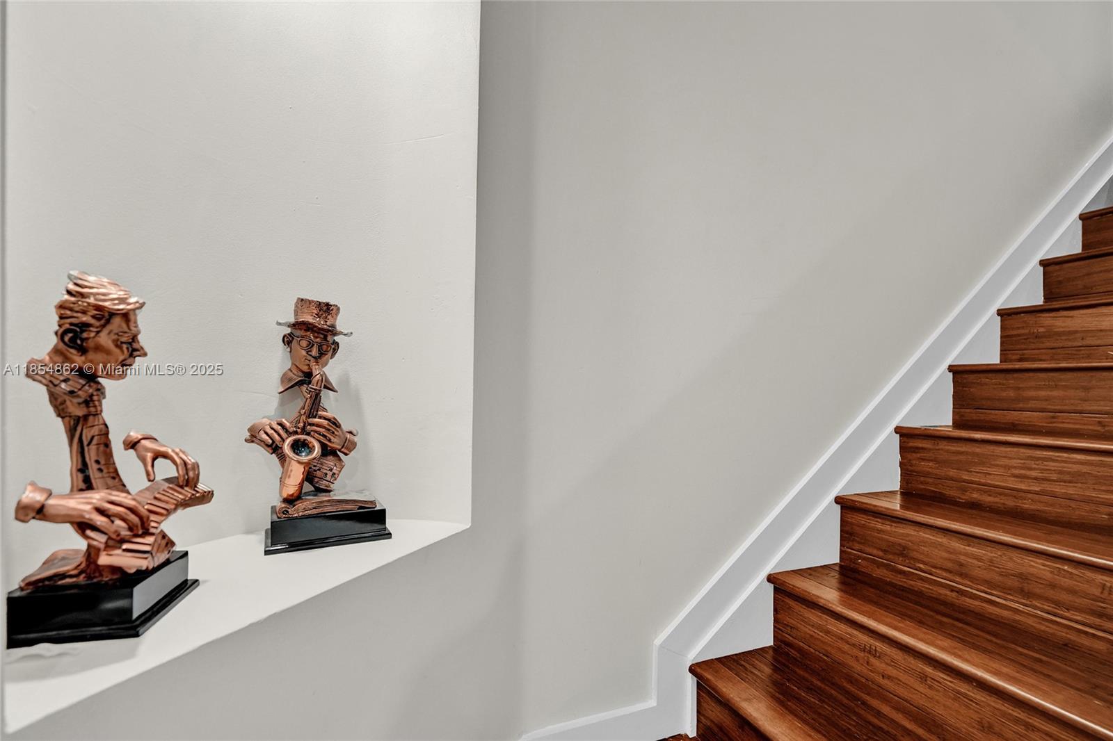 1033 NE 17th Way #1904 Fort Lauderdale, FL 33304