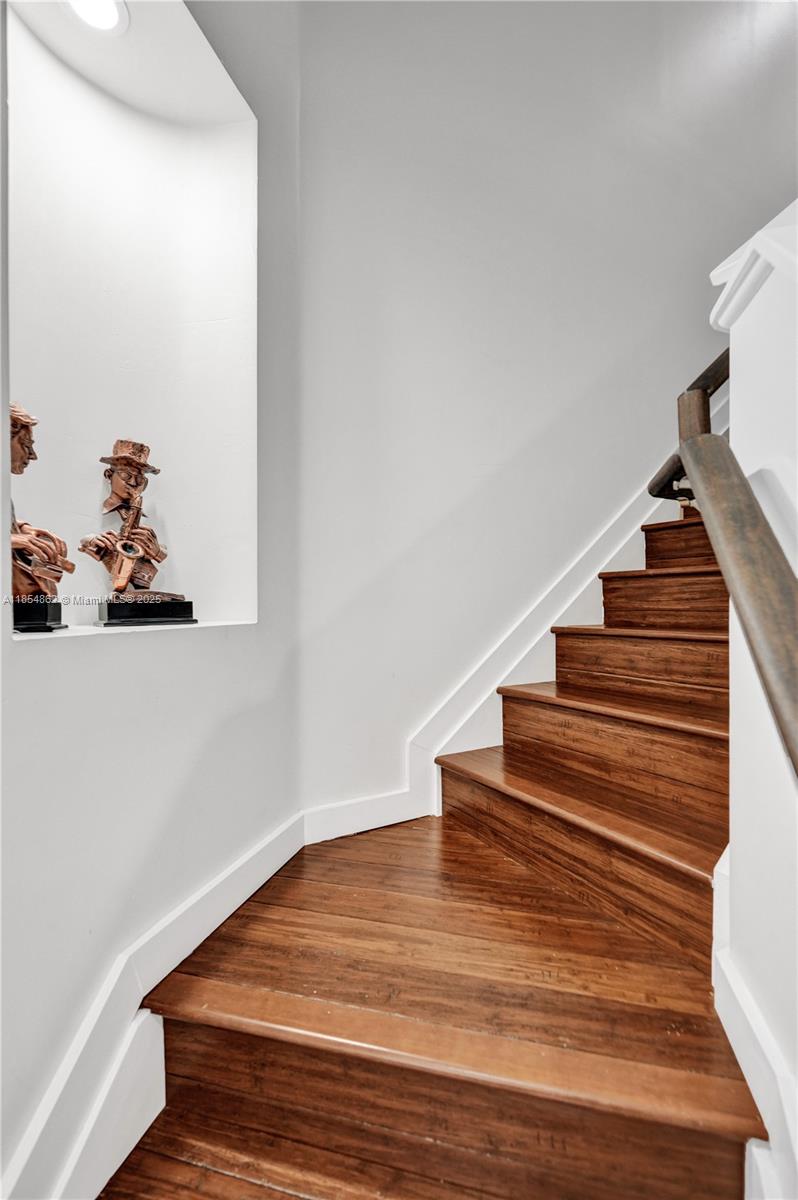 1033 NE 17th Way #1904 Fort Lauderdale, FL 33304