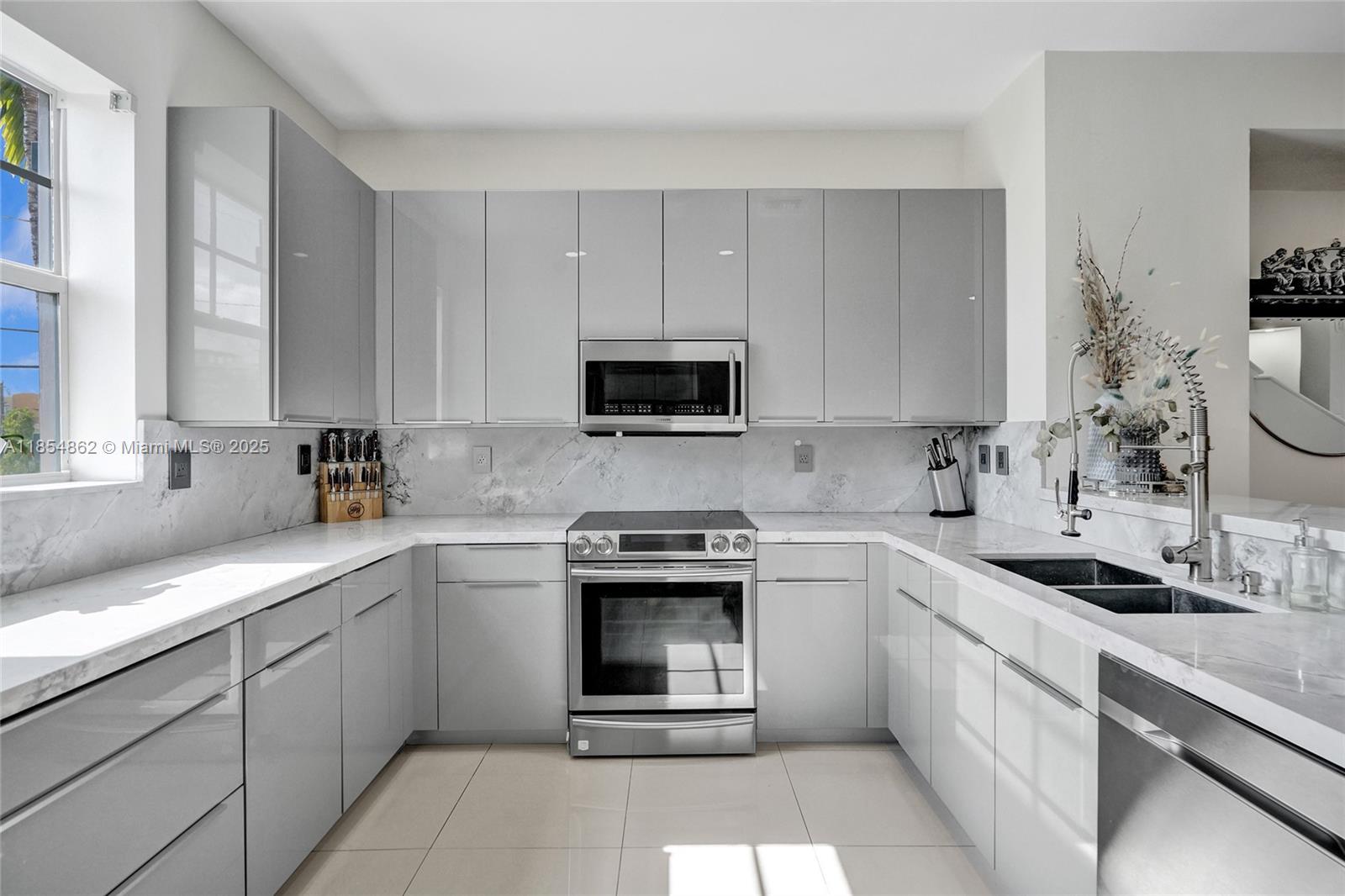 1033 NE 17th Way #1904 Fort Lauderdale, FL 33304