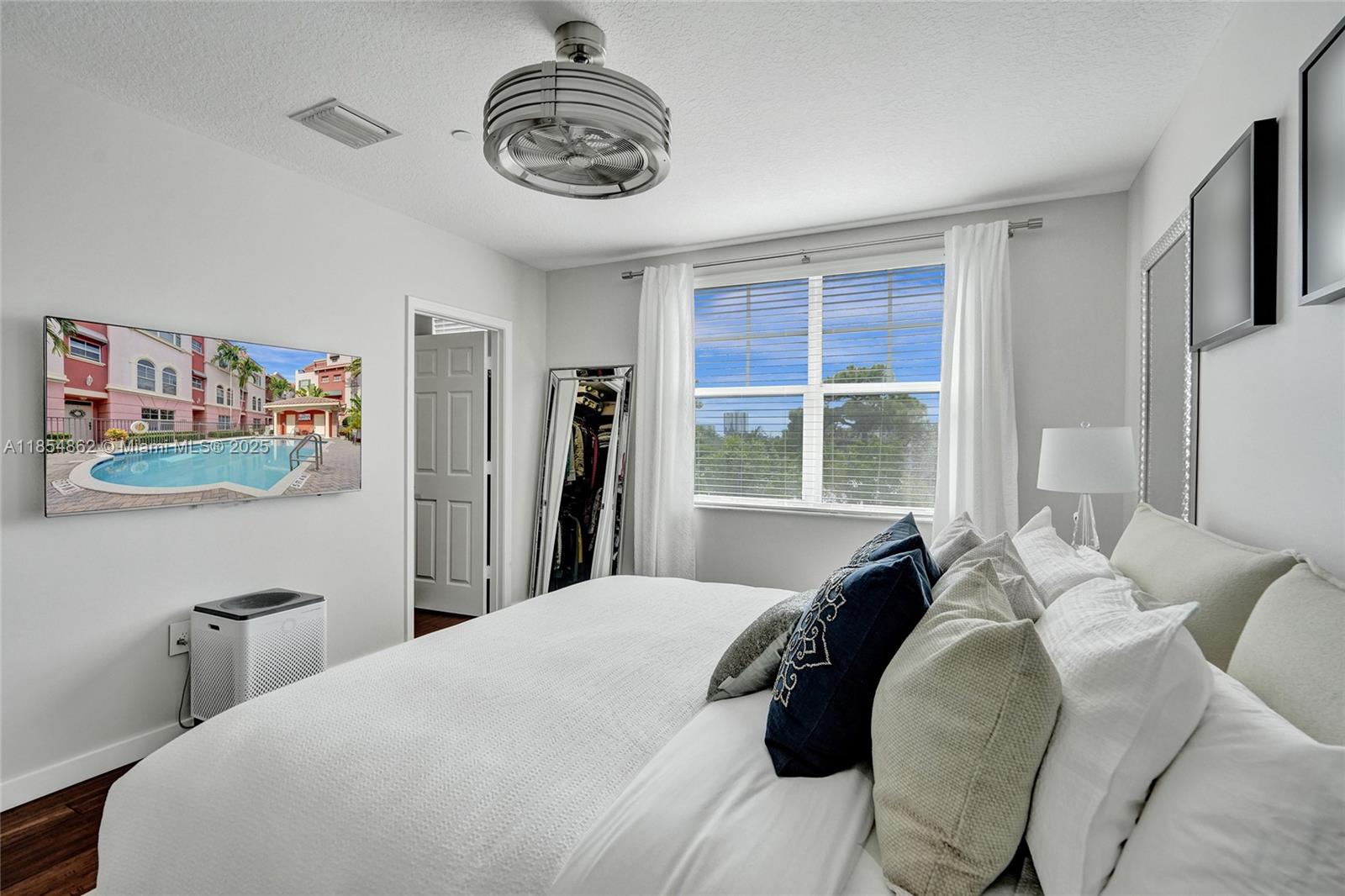 1033 NE 17th Way #1904 Fort Lauderdale, FL 33304