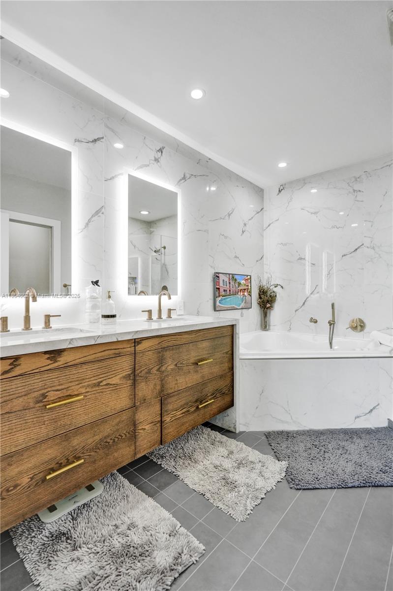 1033 NE 17th Way #1904 Fort Lauderdale, FL 33304