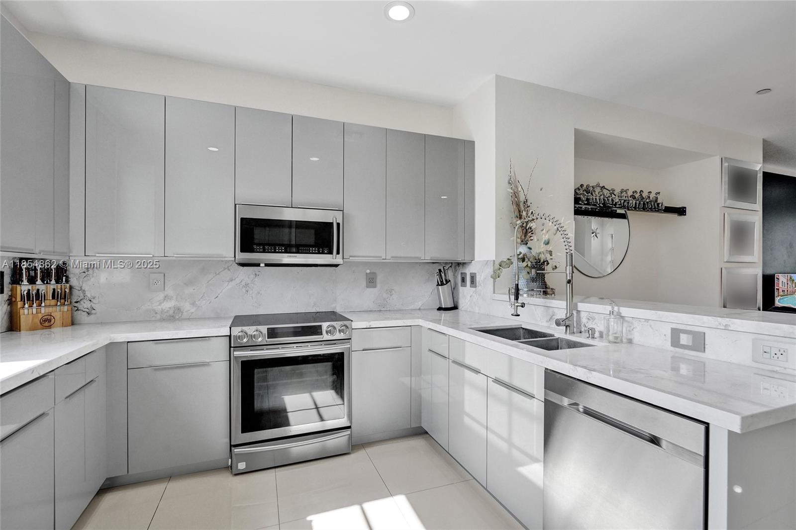 1033 NE 17th Way #1904 Fort Lauderdale, FL 33304