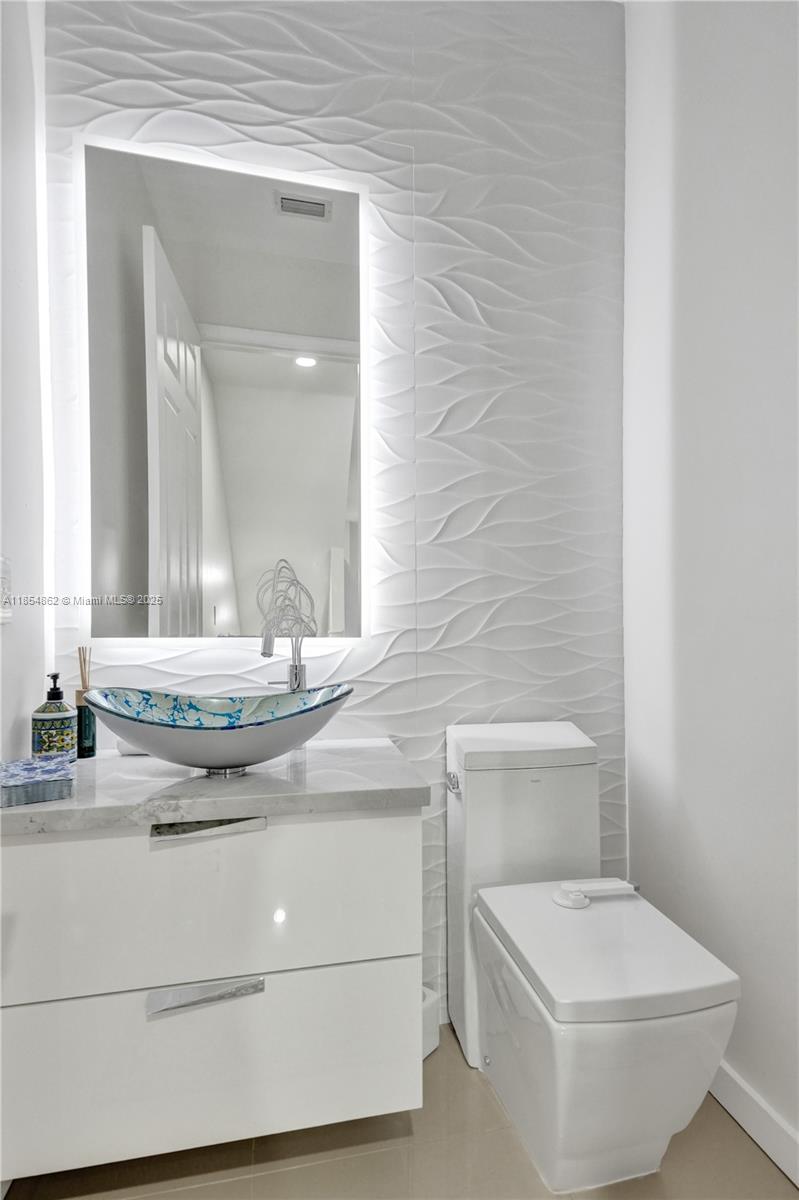 1033 NE 17th Way #1904 Fort Lauderdale, FL 33304