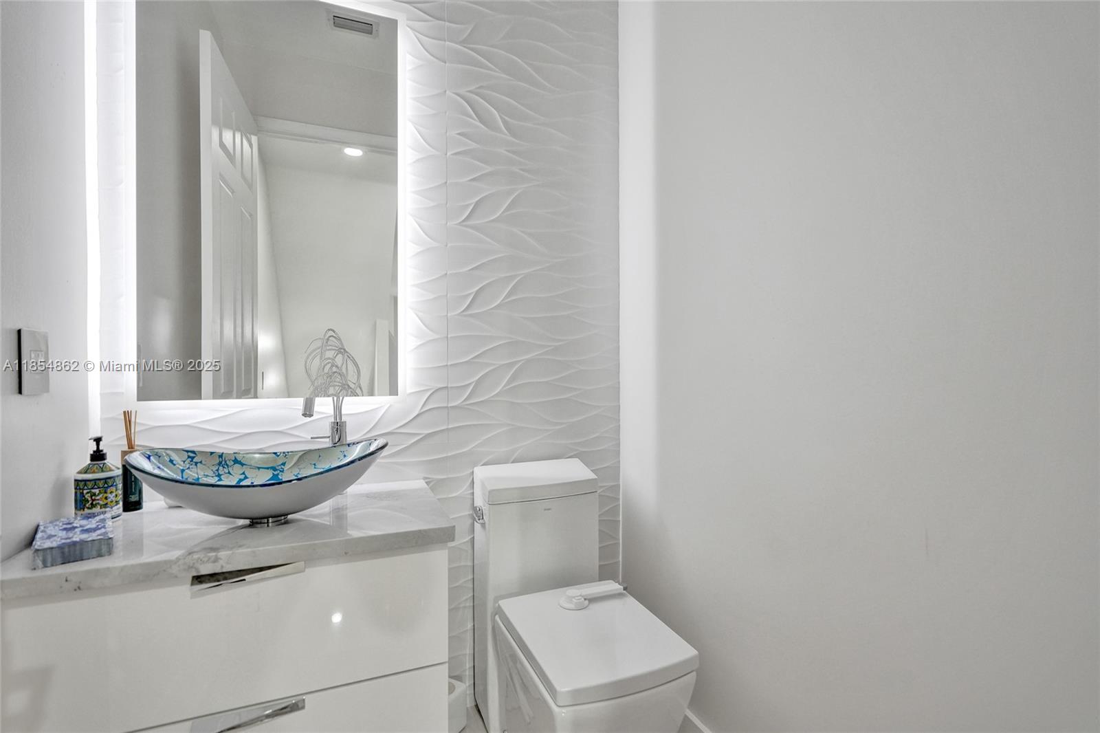 1033 NE 17th Way #1904 Fort Lauderdale, FL 33304