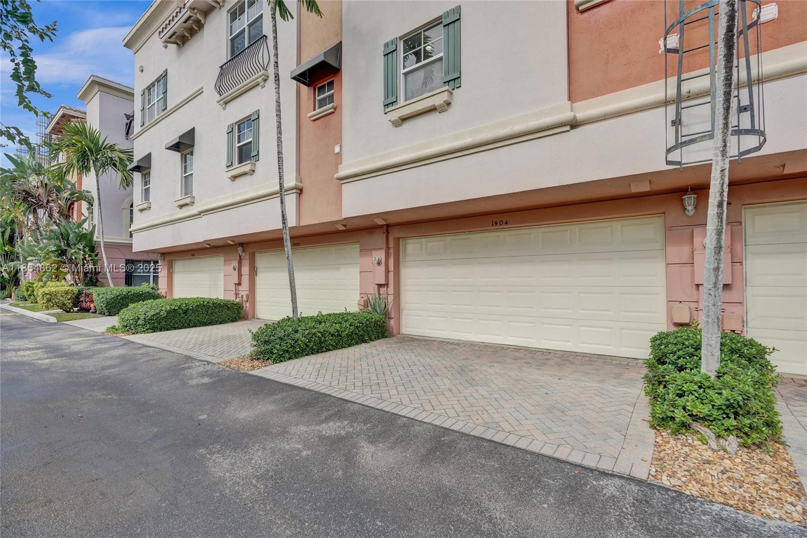 1033 NE 17th Way #1904 Fort Lauderdale, FL 33304