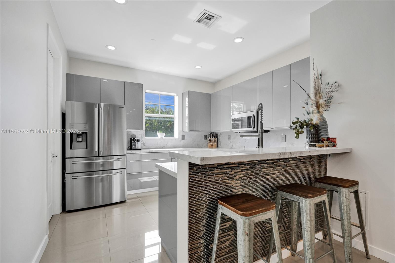 1033 NE 17th Way #1904 Fort Lauderdale, FL 33304