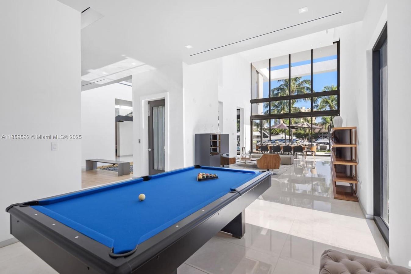 418 Sunset Dr Hallandale Beach, FL 33009