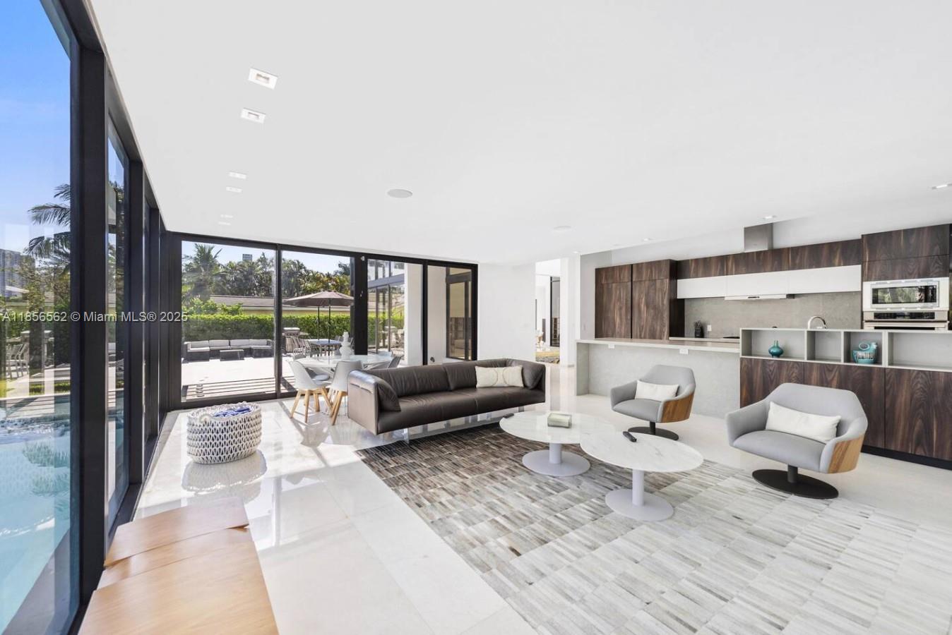 418 Sunset Dr Hallandale Beach, FL 33009