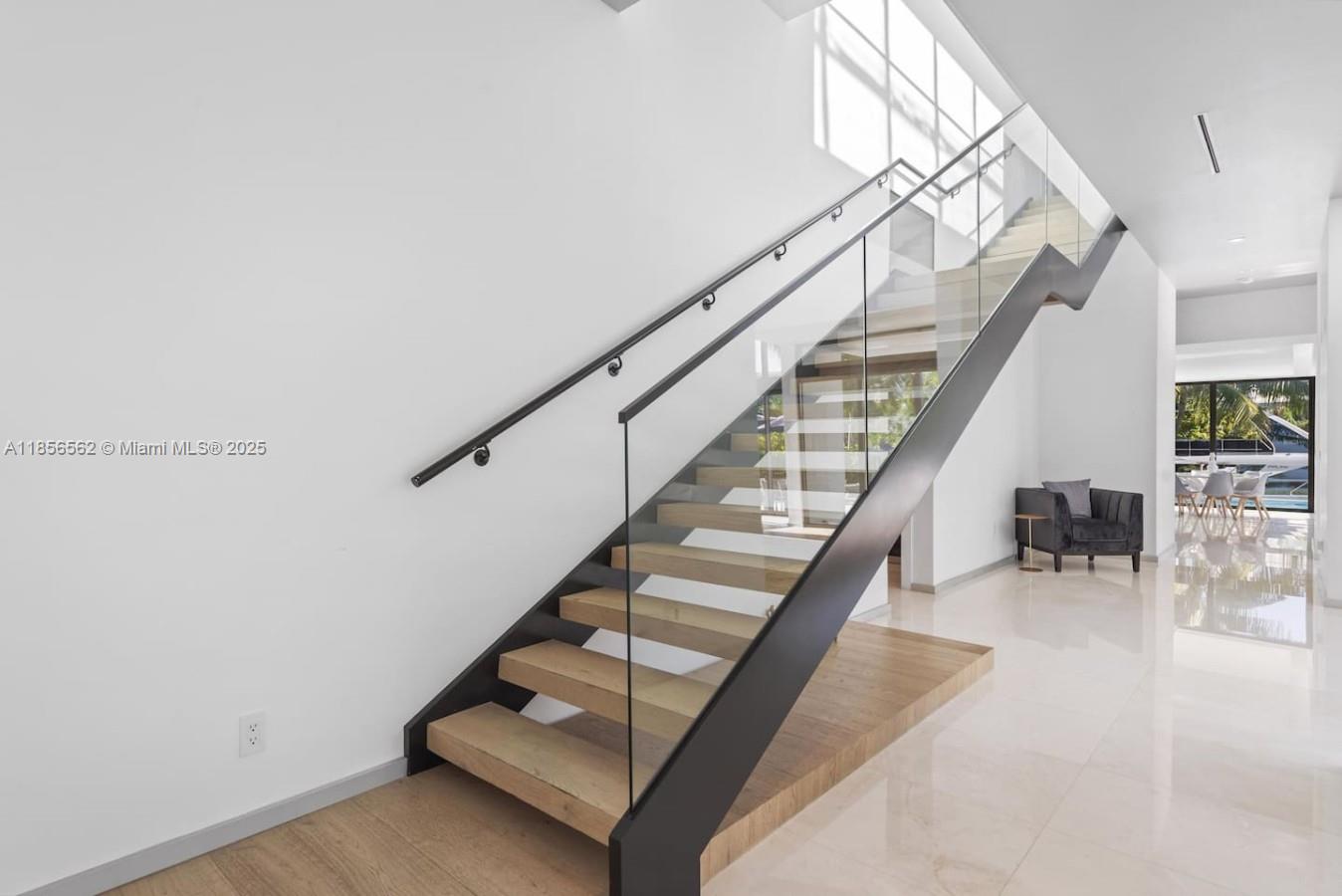 418 Sunset Dr Hallandale Beach, FL 33009