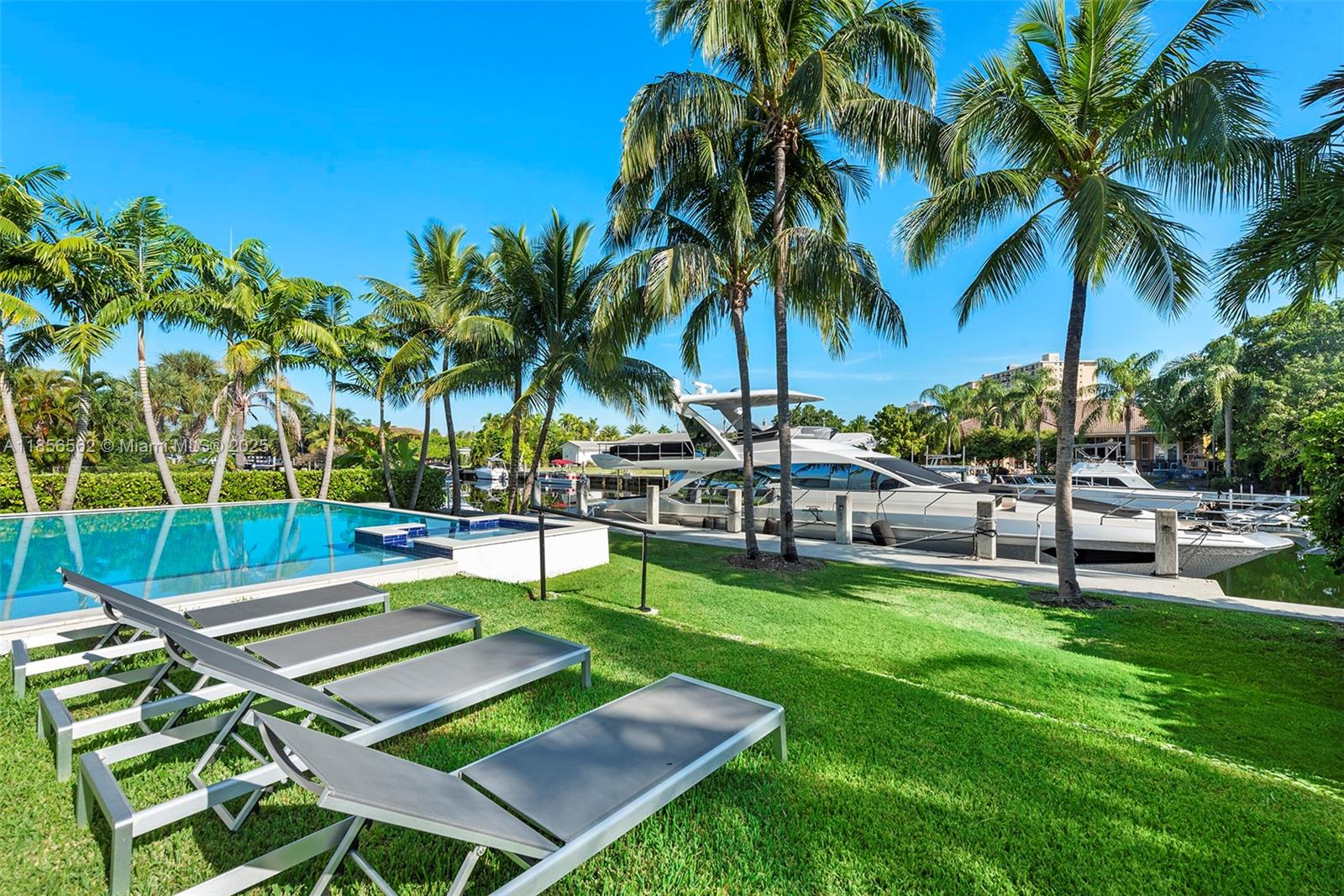 418 Sunset Dr Hallandale Beach, FL 33009