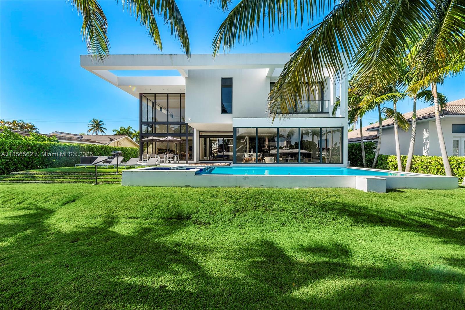 418 Sunset Dr Hallandale Beach, FL 33009