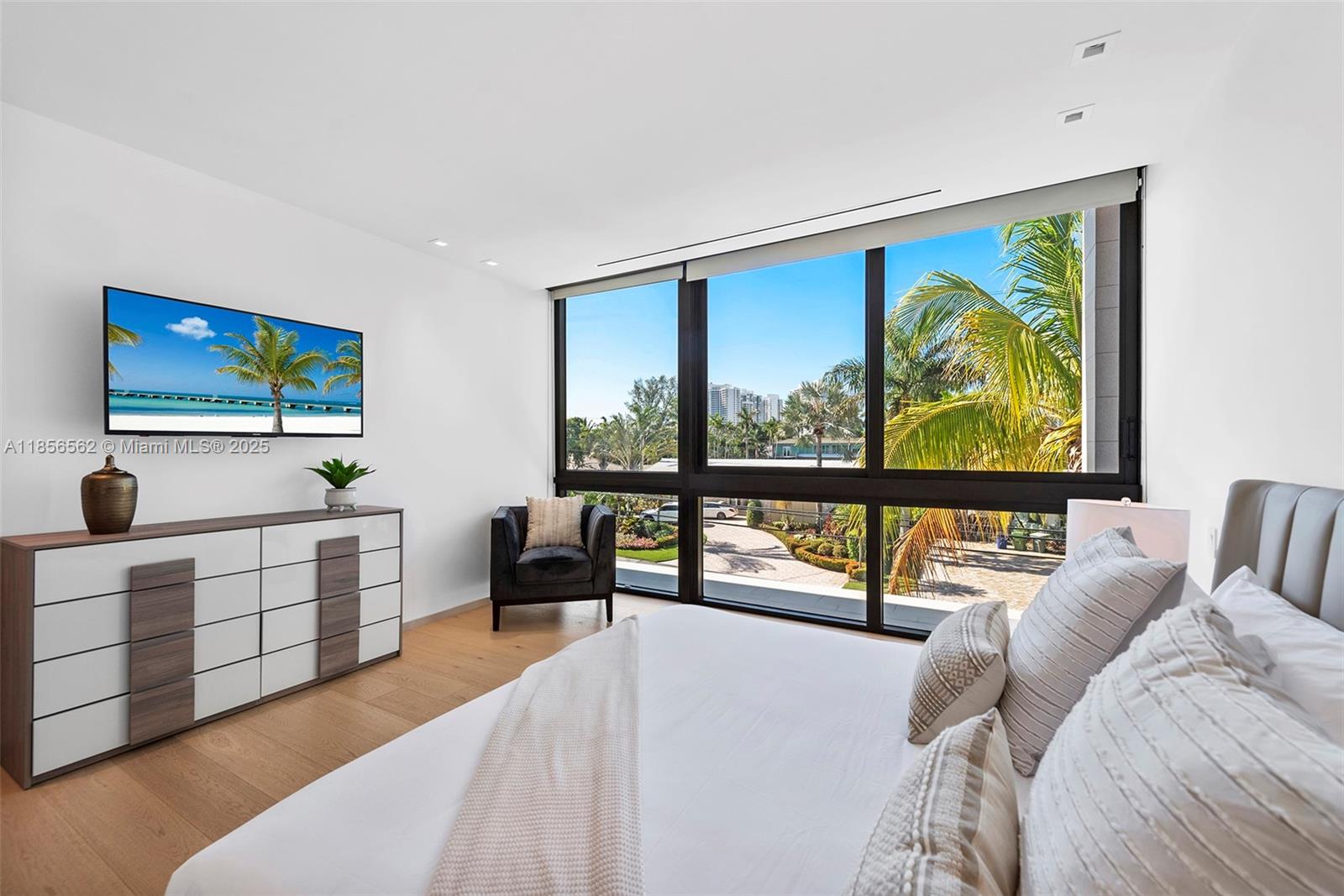 418 Sunset Dr Hallandale Beach, FL 33009