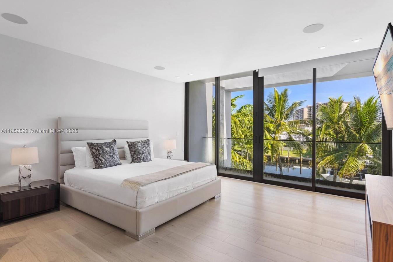 418 Sunset Dr Hallandale Beach, FL 33009