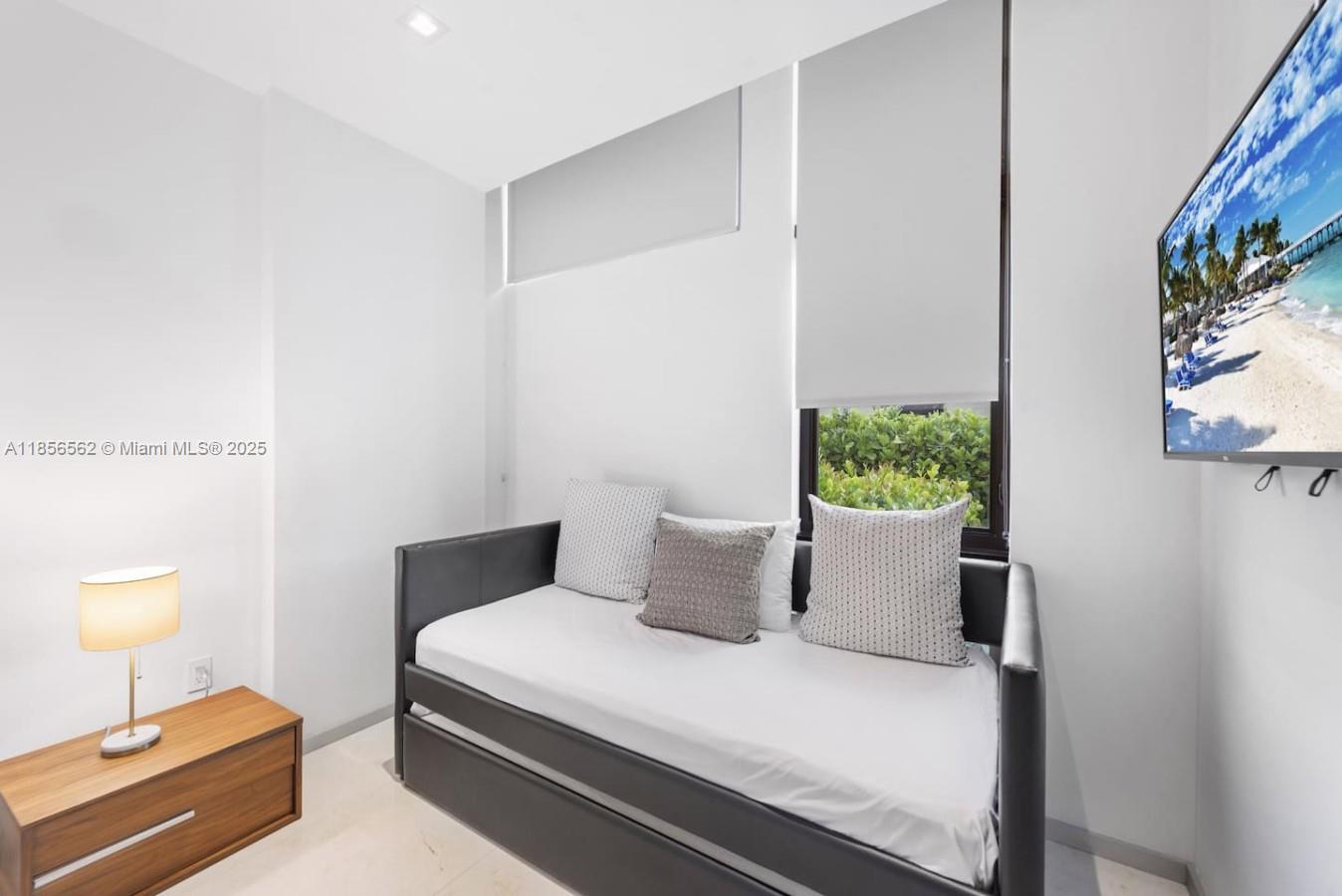 418 Sunset Dr Hallandale Beach, FL 33009