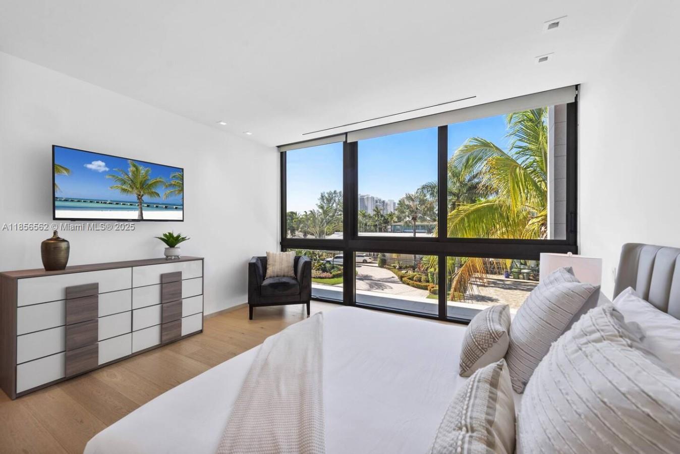 418 Sunset Dr Hallandale Beach, FL 33009