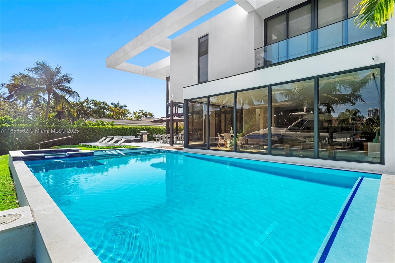 418 Sunset Dr Hallandale Beach, FL 33009