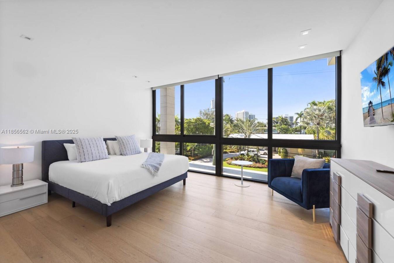 418 Sunset Dr Hallandale Beach, FL 33009