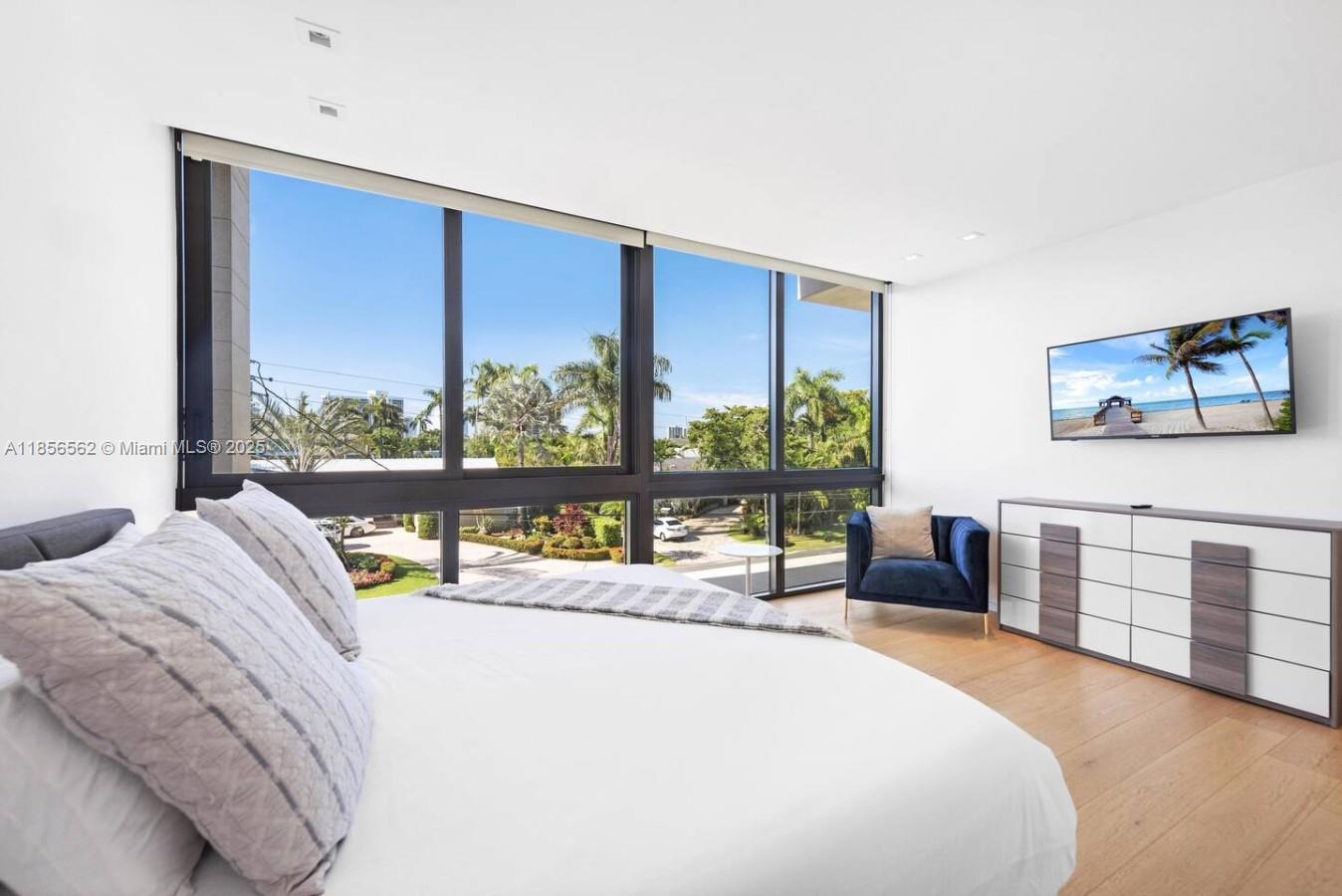 418 Sunset Dr Hallandale Beach, FL 33009