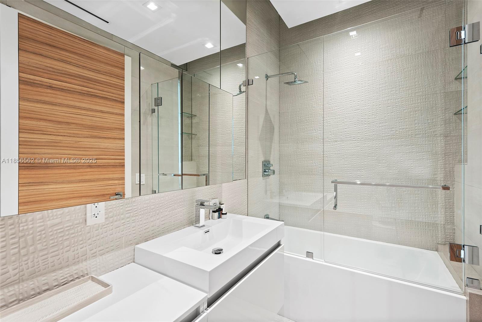 418 Sunset Dr Hallandale Beach, FL 33009