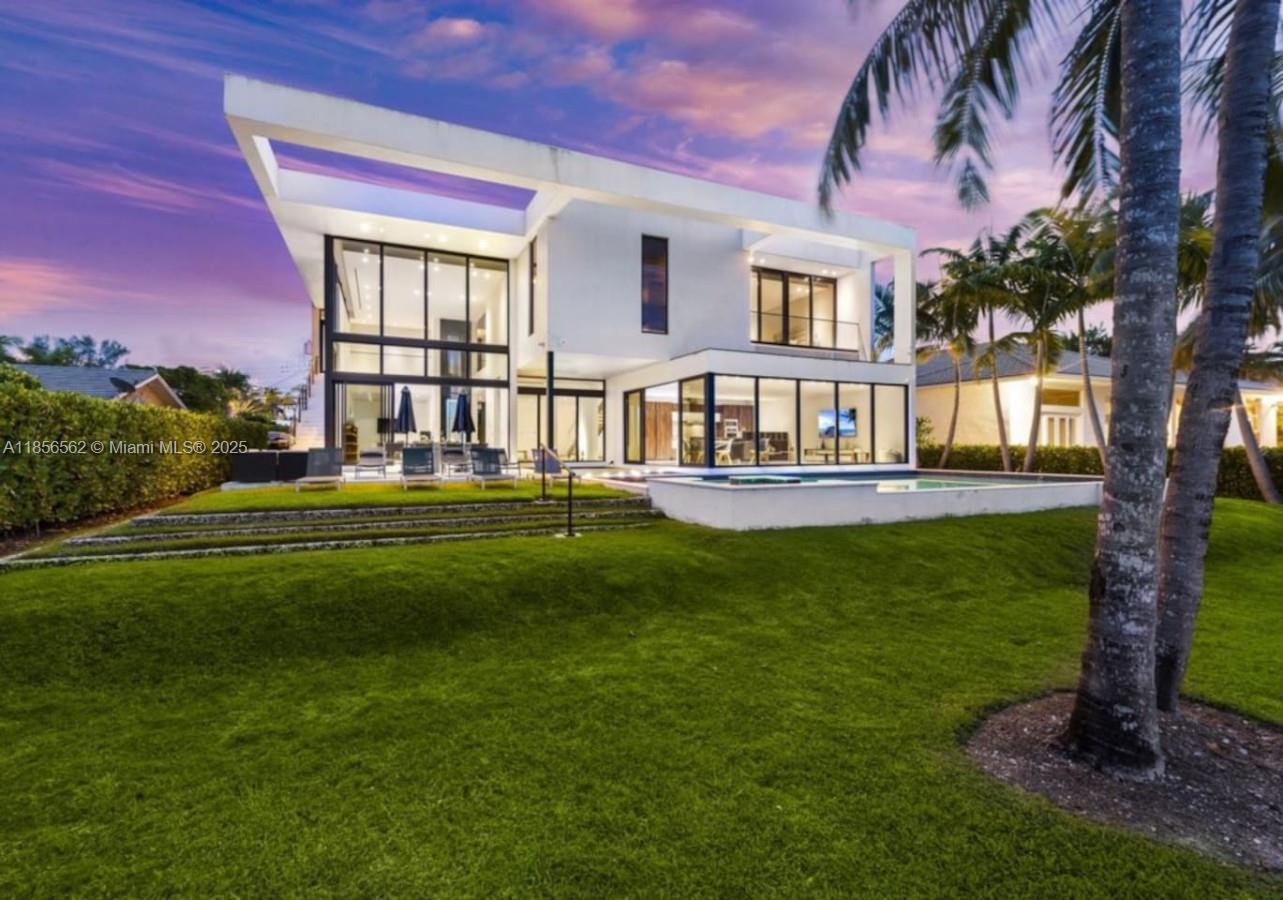 418 Sunset Dr Hallandale Beach, FL 33009