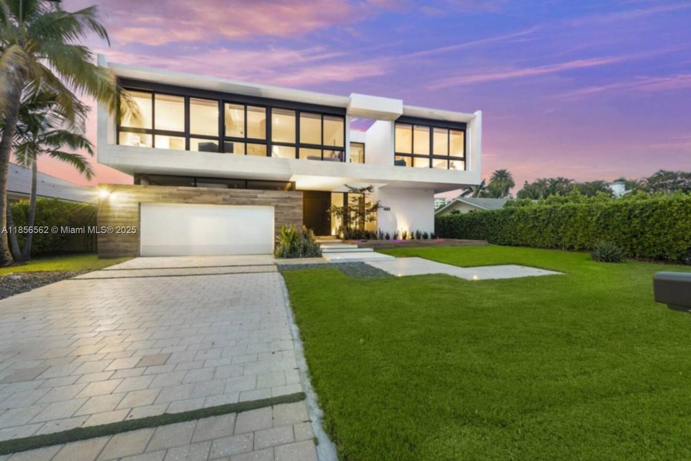 418 Sunset Dr Hallandale Beach, FL 33009