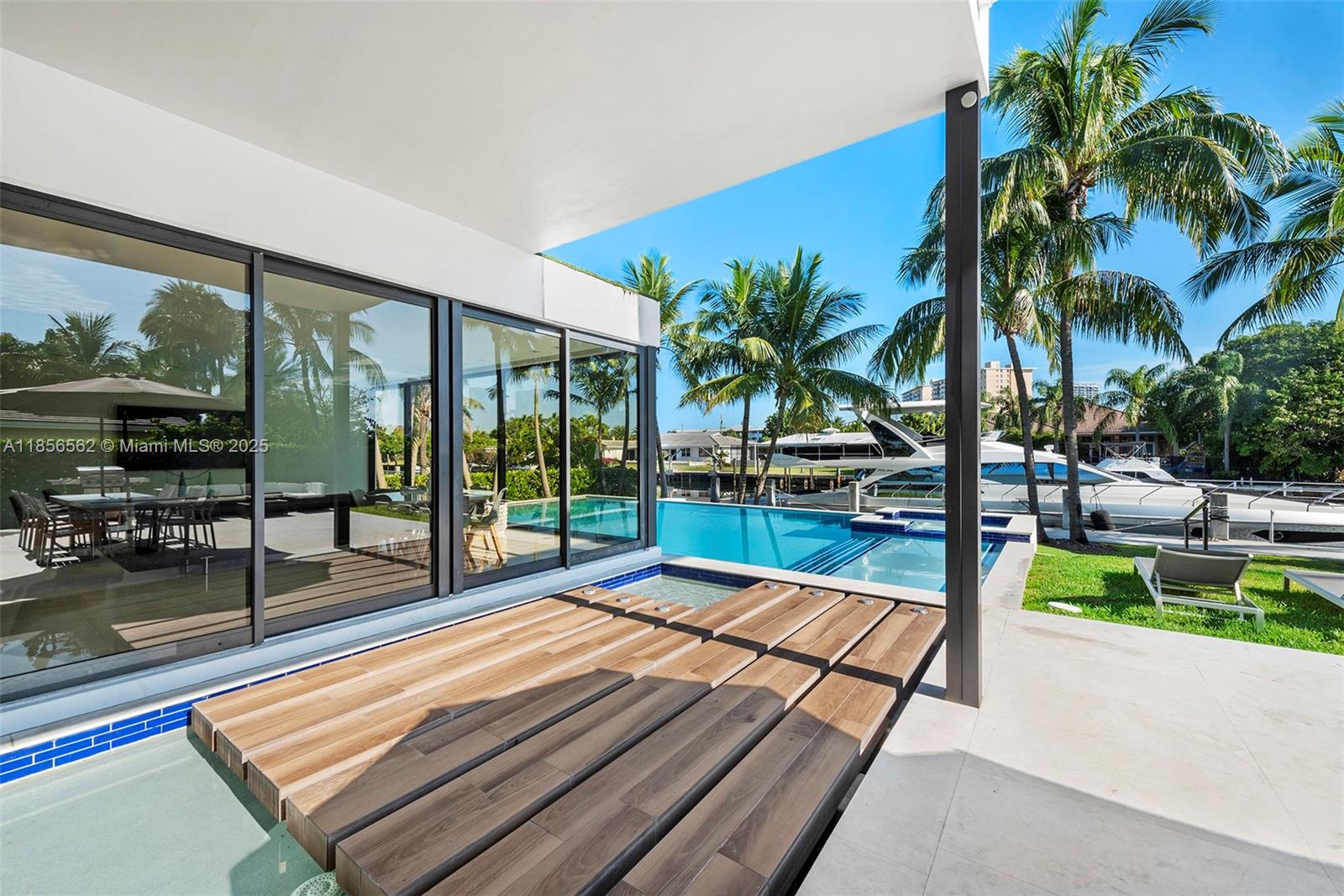 418 Sunset Dr Hallandale Beach, FL 33009