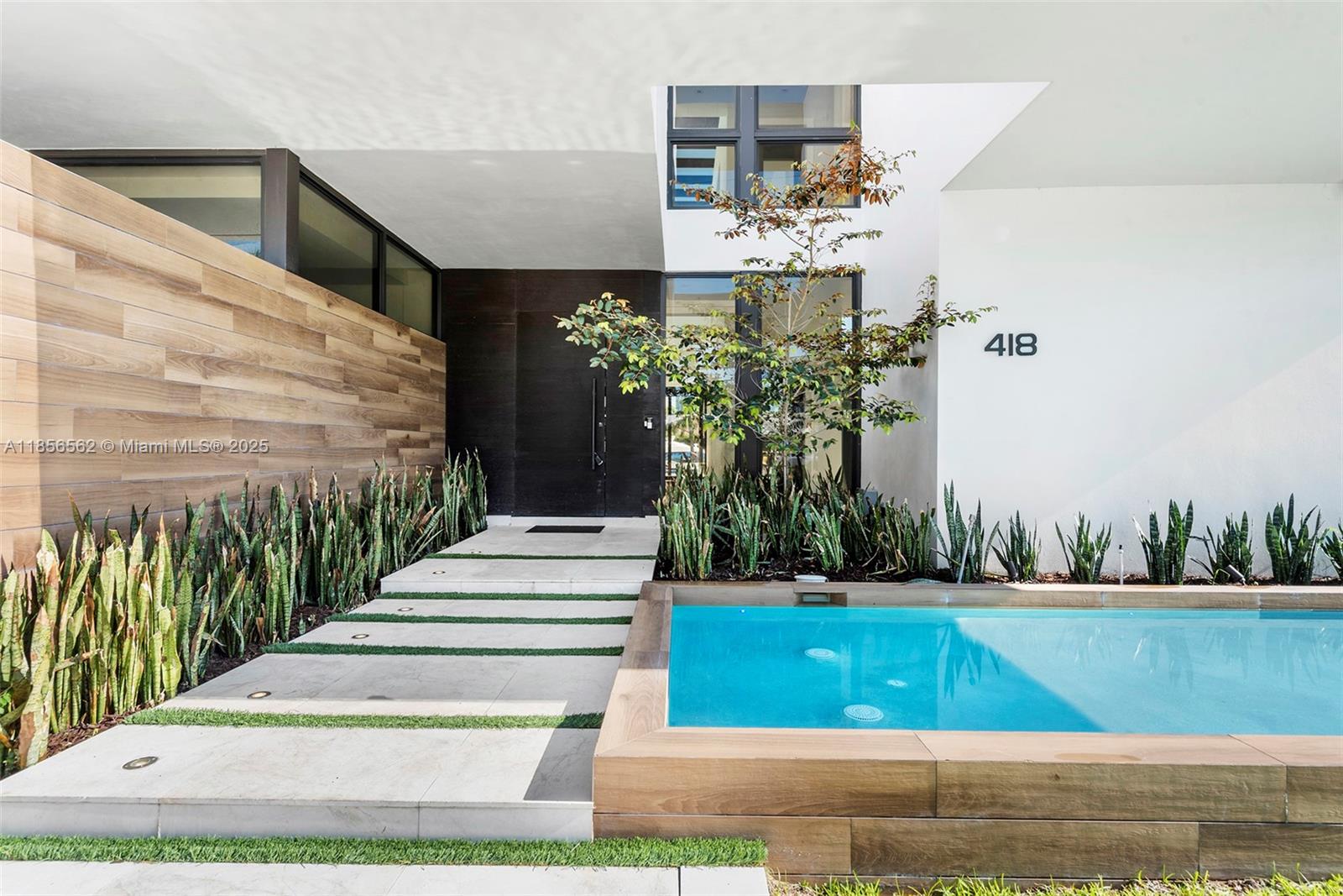 418 Sunset Dr Hallandale Beach, FL 33009