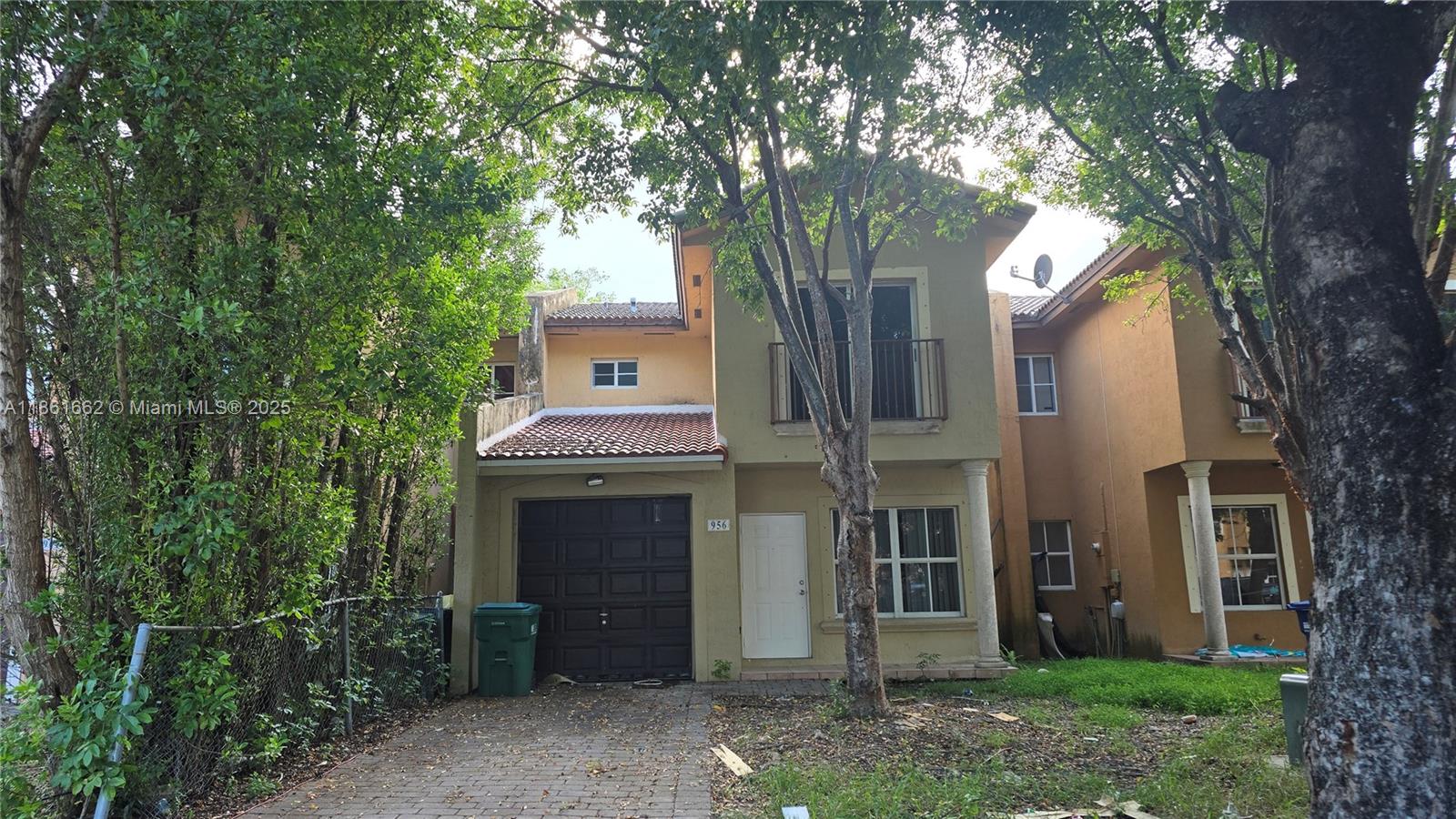 956 SW 6th Ct