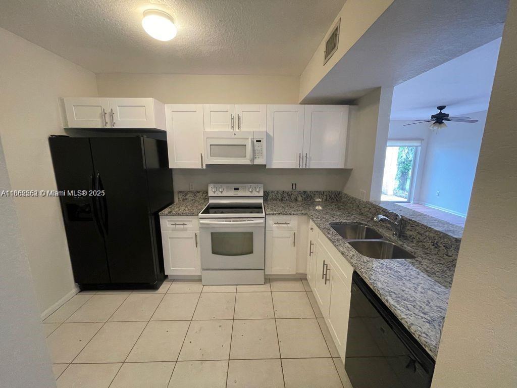 1133 Golden Lks Blvd #816